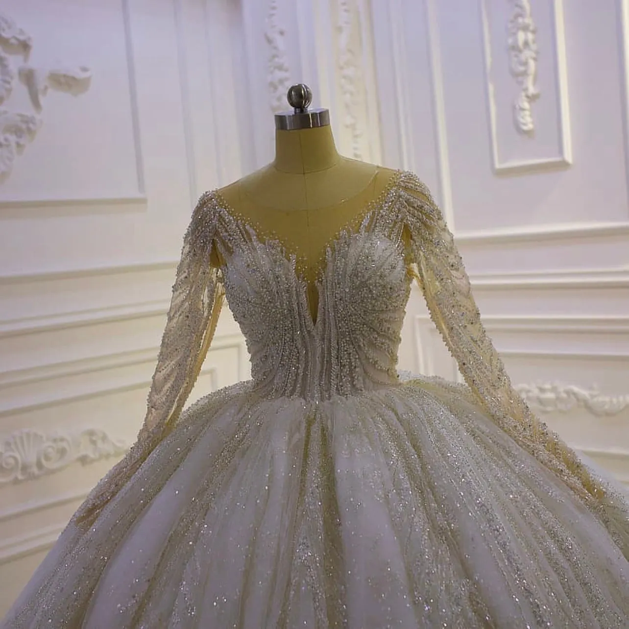 AM1063 Custom Made Long Sleeve Lace Appliqued Ball Gown Luxury Wedding Dress