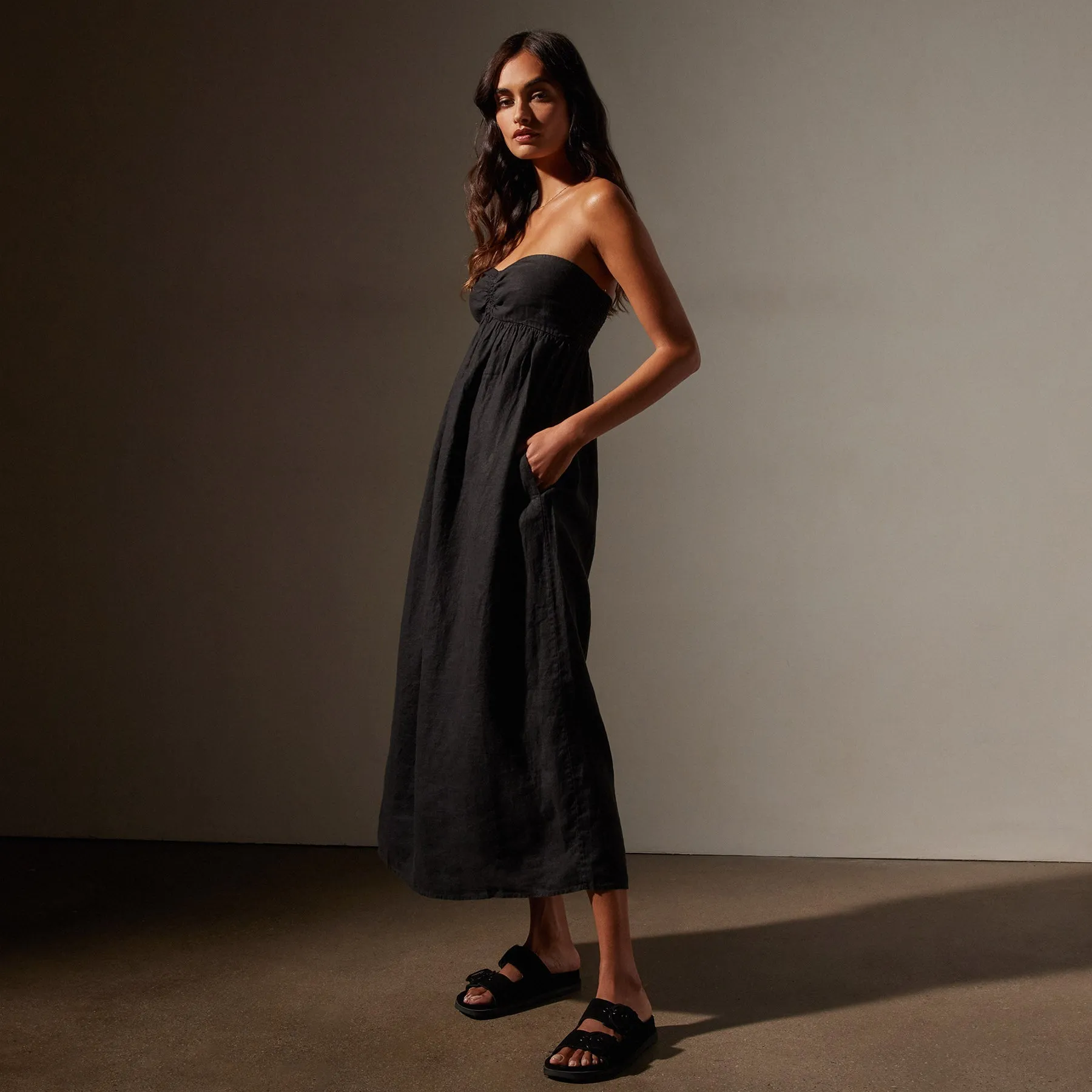 Linen Gathered Tube Dress - Black