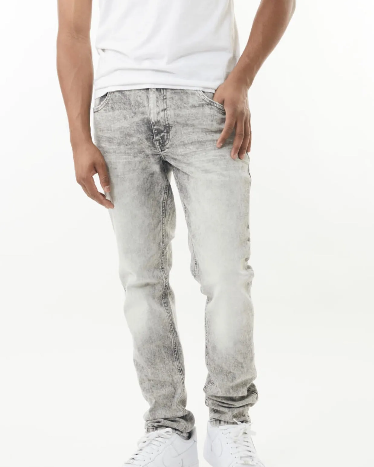 Men’s Tapered Fit Stretched Jeans